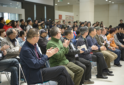 张娴致辞钱松喦先生家属钱春涛致辞钱松喦先生是我国杰出的山水画家